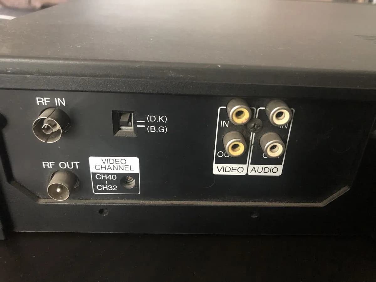 Jak podłączyć magnetowid do telewizora? Proste kroki, które zadziałają