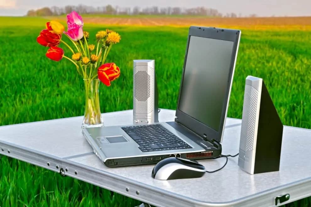 Jak włączyć głośniki w monitorze i cieszyć się dźwiękiem bez problemów