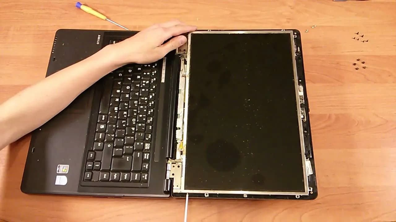 Ile kosztuje wymiana matrycy w laptopie Lenovo? Sprawdź ceny i opcje